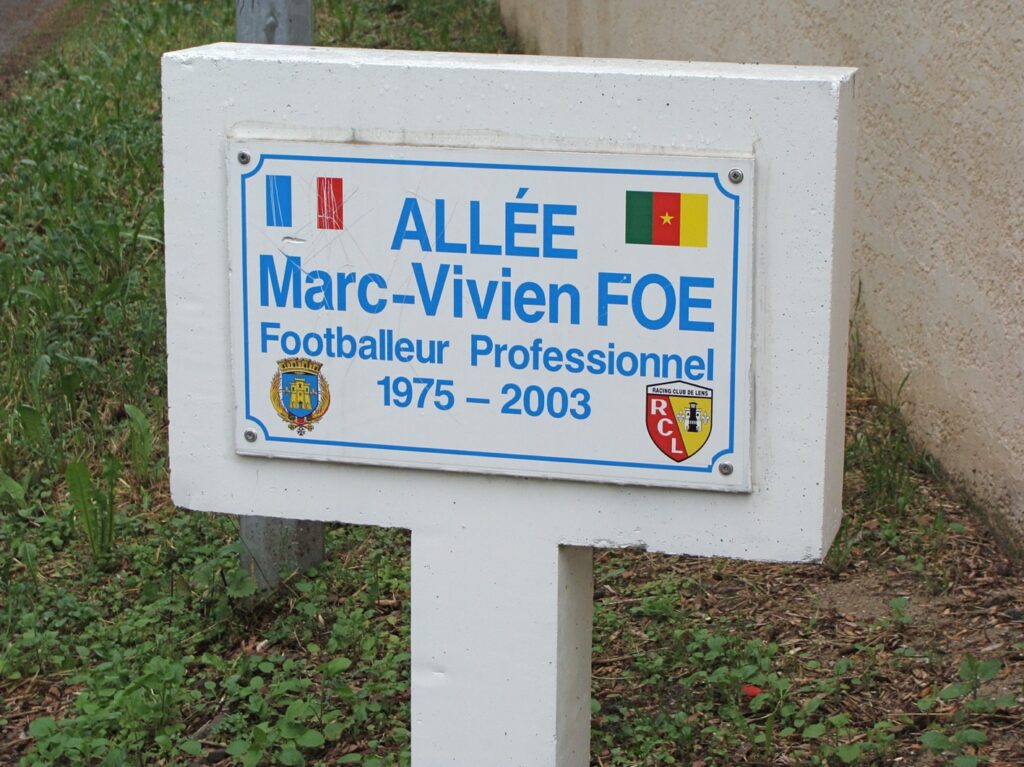 L'Allée Marc-Vivien Foe. Lens. Strade e calcio